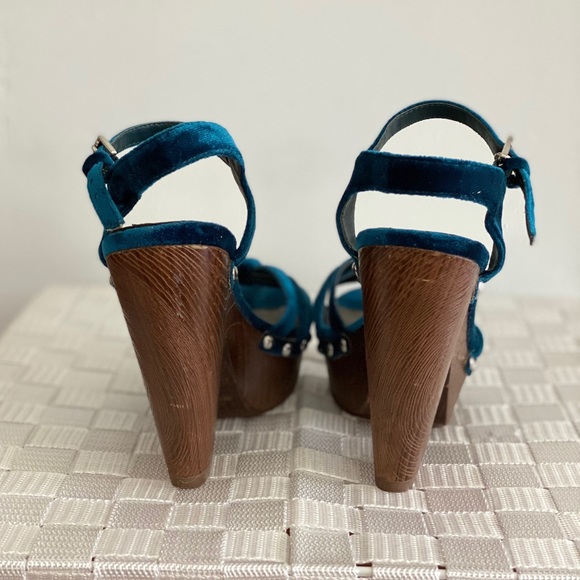 NEW Turquoise Velvet Faux Wood 5โ by Guess Sz 5.5 - Picture 2 of 8
